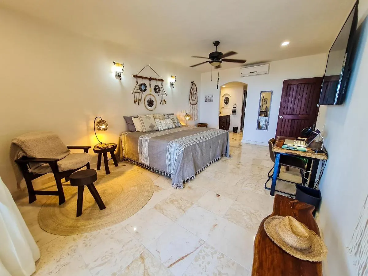 Stylish Oceanfront Condo With Pool Mahahual 0*,  Mexiko