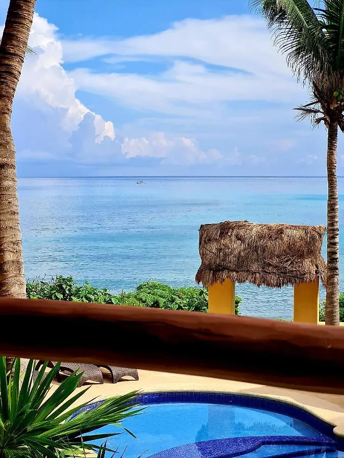 Stylish Oceanfront Condo With Pool Mahahual