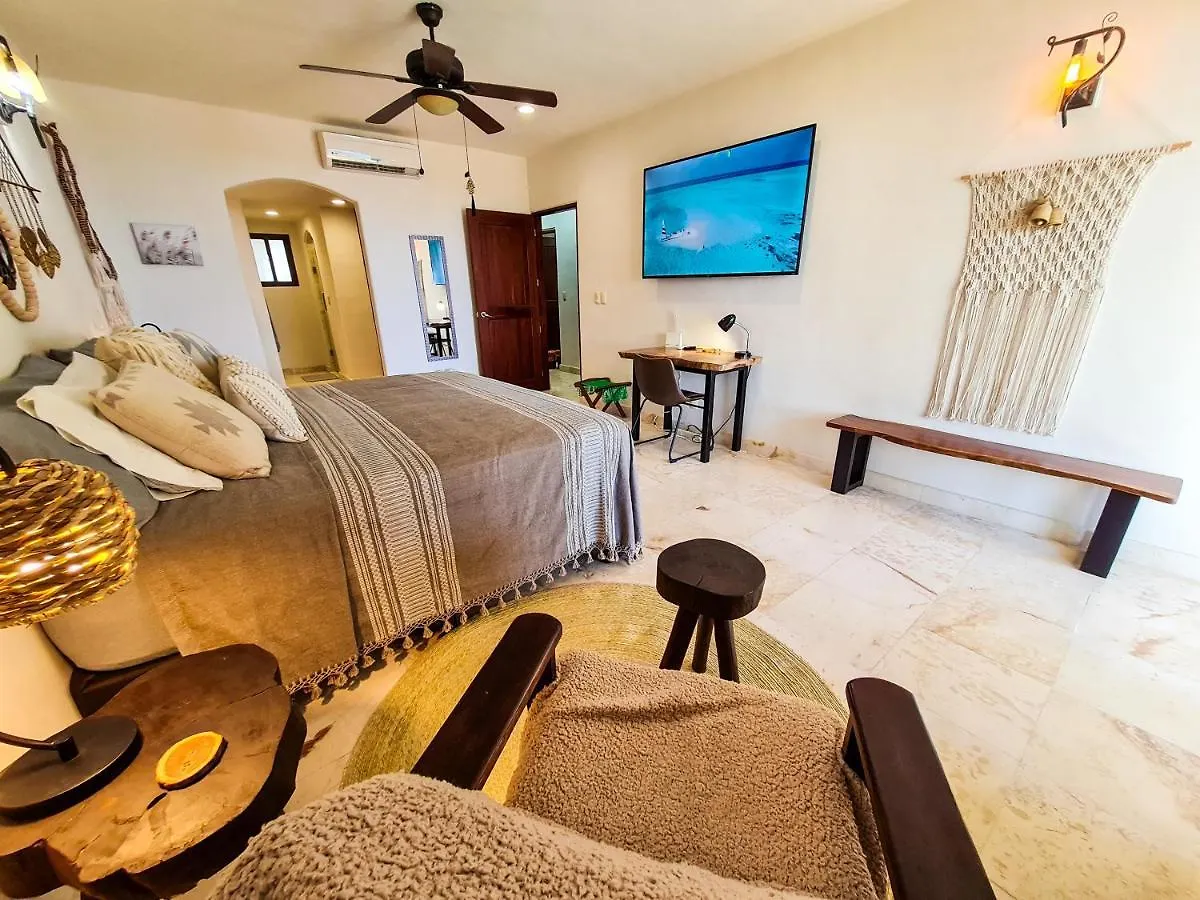 Stylish Oceanfront Condo With Pool Mahahual